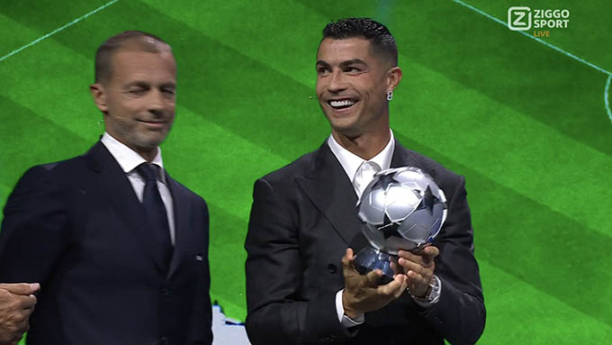 Ronaldo nhận giải thưởng đặc biệt từ ông Ceferin