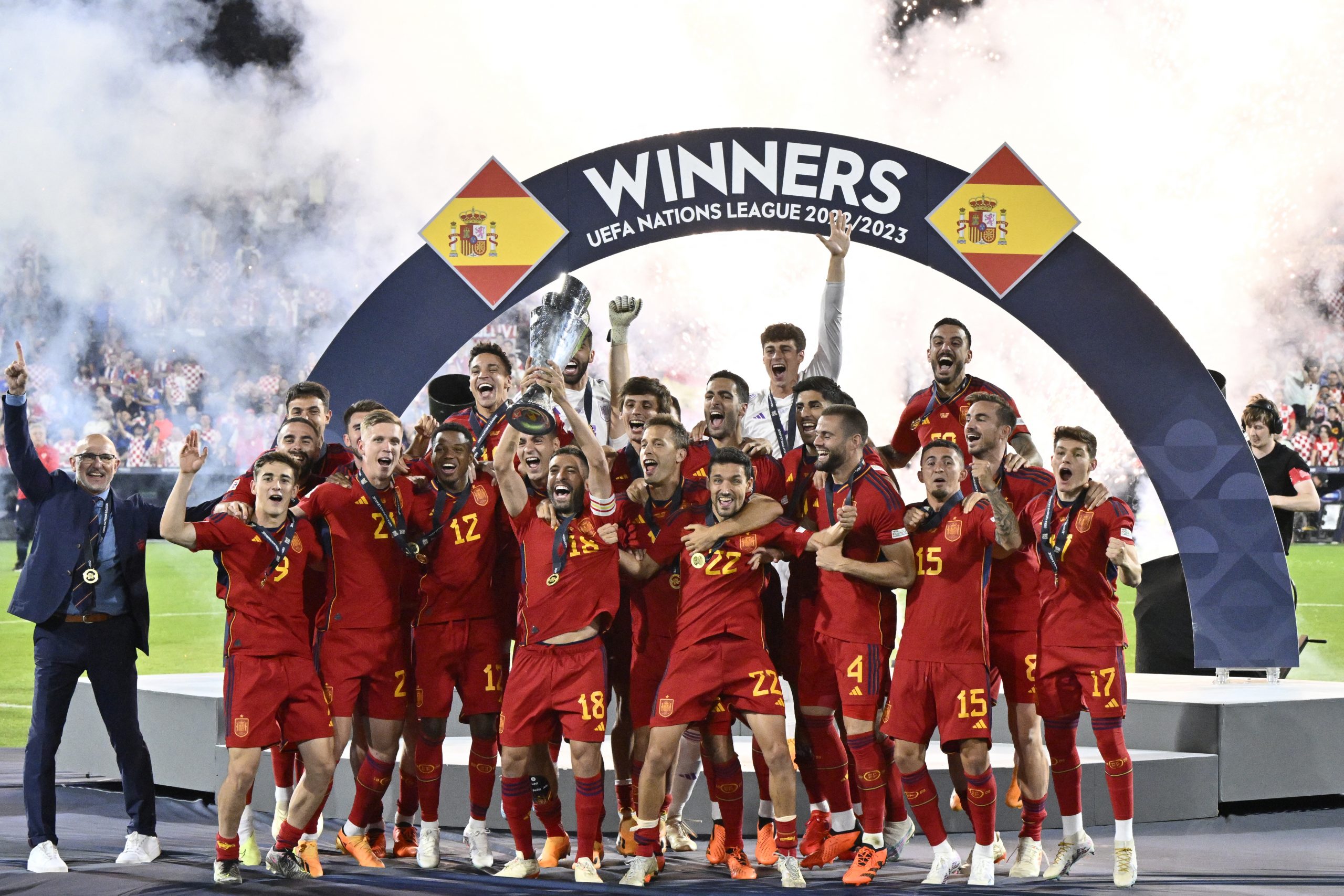 De la Fuente đã vô địch EURO U19 (2015), EURO U21 (2019), Nations League (2023) và EURO (2024)